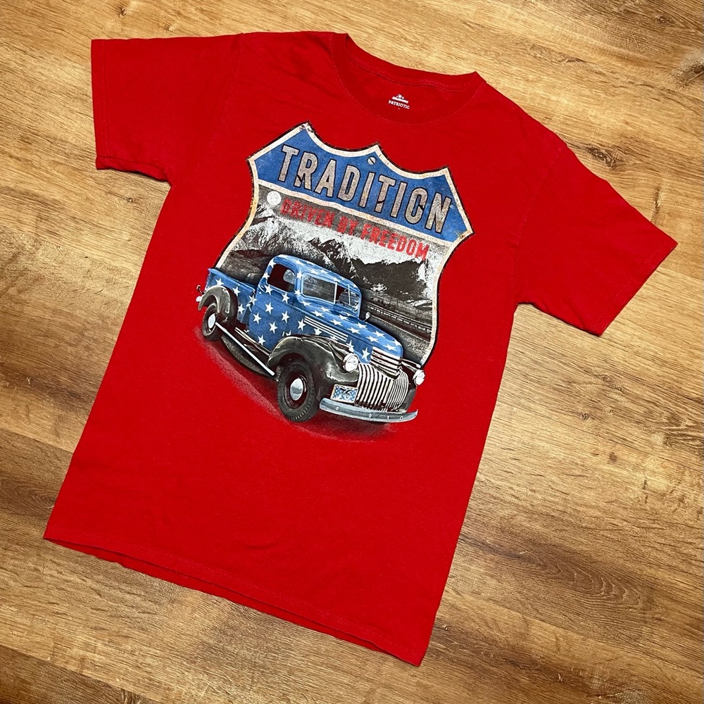 Graphic tee